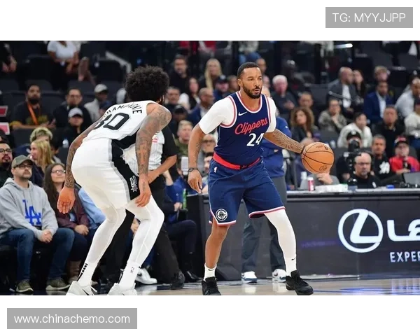 马刺媒体日背后的故事更衣室外的独特视角与精彩瞬间